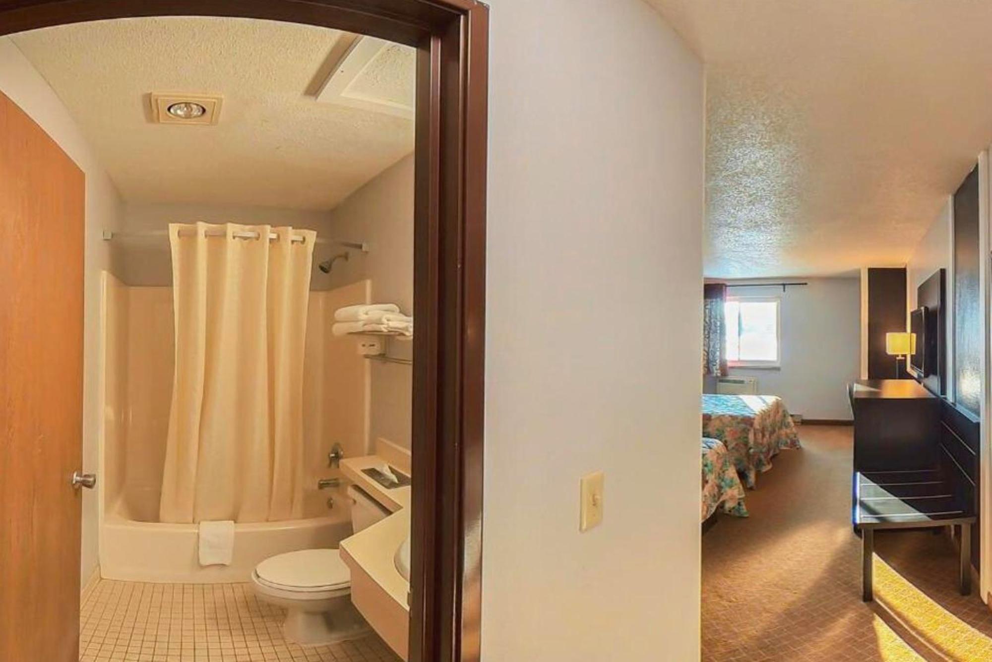 Coratel Inn & Suites By Jasper Hastings ภายนอก รูปภาพ