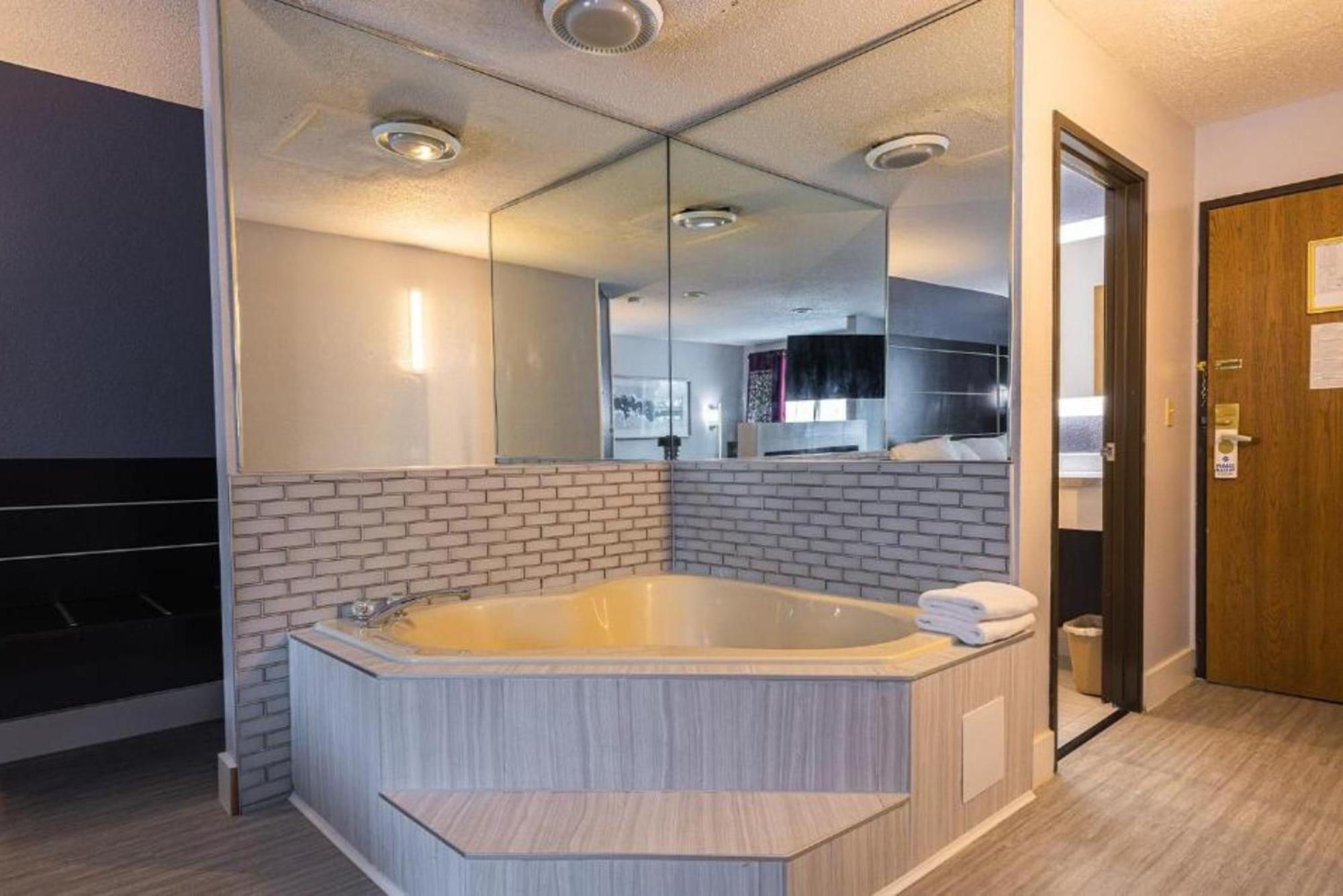 Coratel Inn & Suites By Jasper Hastings ภายนอก รูปภาพ
